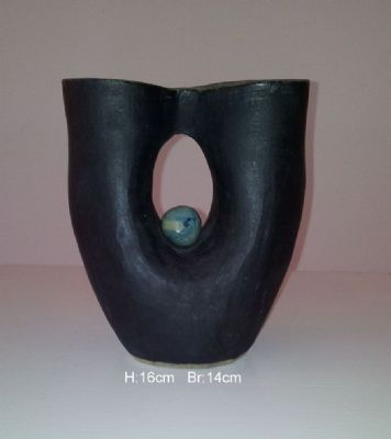 skulpturel vase med ls kugle